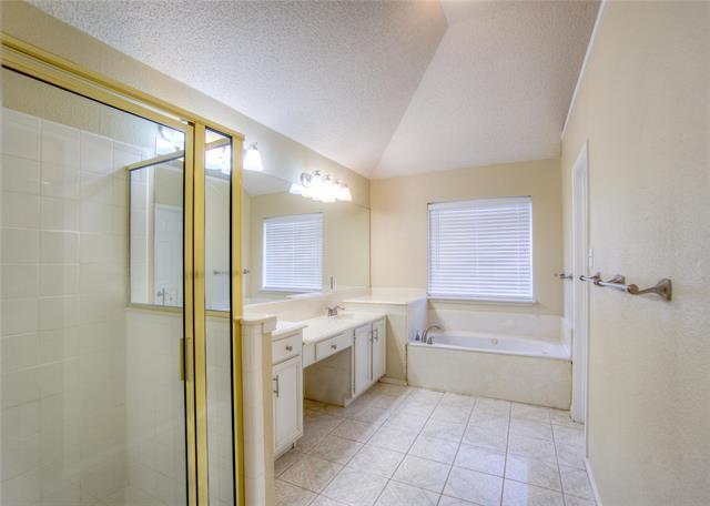 Building Photo - 2218 Meadowstone Dr