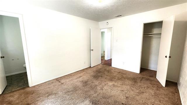 Building Photo - 520 Sweetbriar Dr
