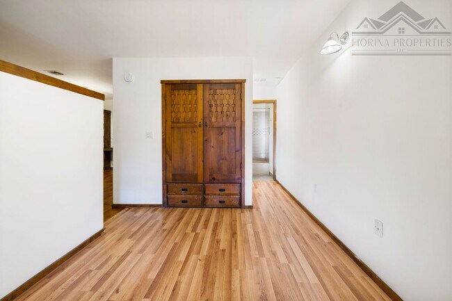 Building Photo - UNFURNISHED Inviting Studio Apartment in the Heart of Downtown
