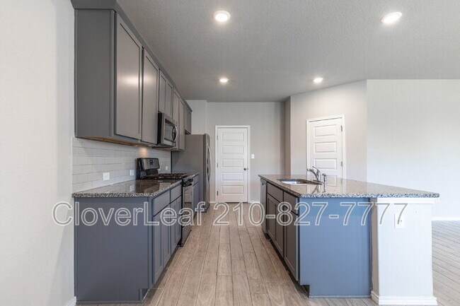 Building Photo - 255 Kinsley Wy