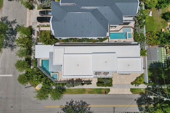 Building Photo - 1111 SE 9th Ave