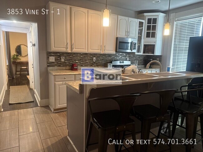 Building Photo - 3853 Vine St