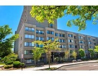 Building Photo - 1731 Beacon St