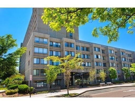 Primary Photo - 1731 Beacon St