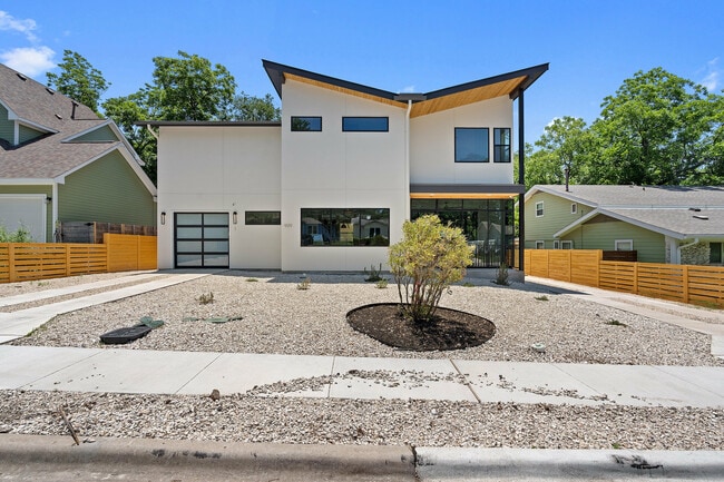 Building Photo - 909 Payne Ave