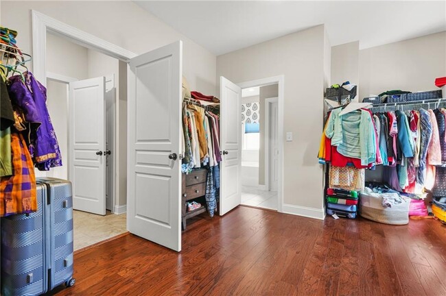 Building Photo - 705 Pressing Dr