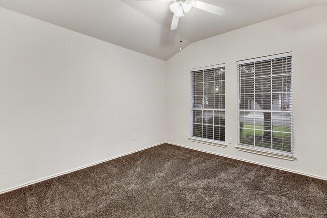 Building Photo - 10516 Beard Ave