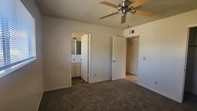 Building Photo - 92 W Gettysburg Ave