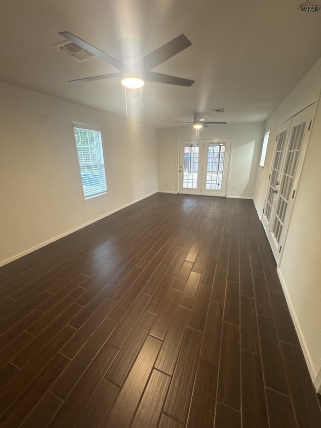 Building Photo - 4318 Hillsboro