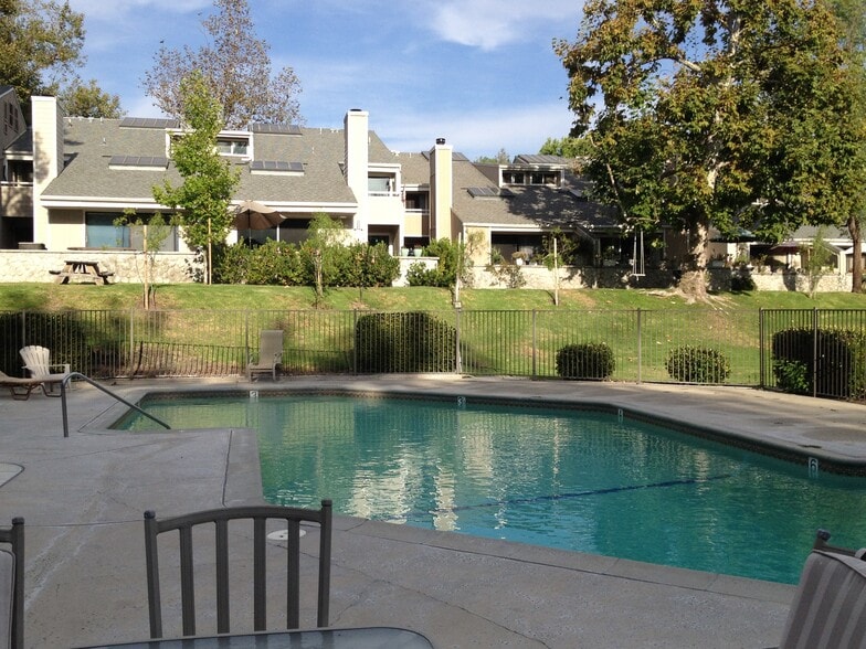 Community Pool & Spa - 23531 Avenida La Caza