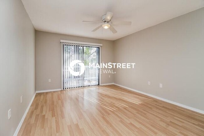 Building Photo - 3 Bedroom Pet-Friendly Home in APOPKA, FL with Main Street Renewal
