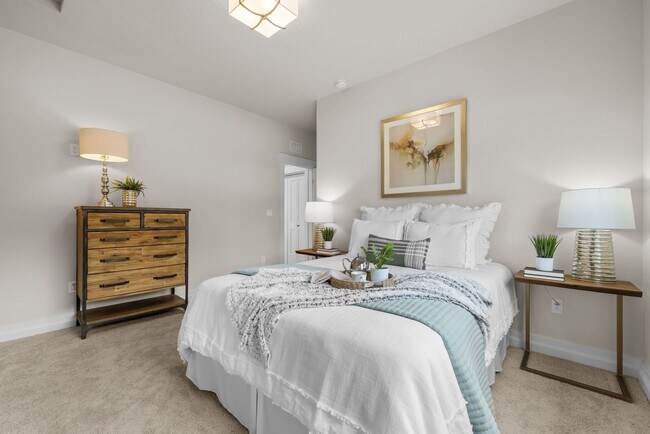 Building Photo - 2213 S Federal Way