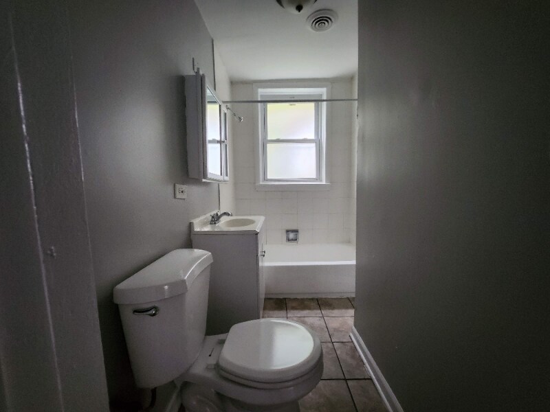 Building Photo - 8137 S Evans Ave