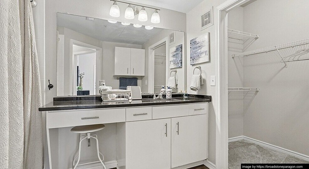 Building Photo - 2403 N Washington Ave