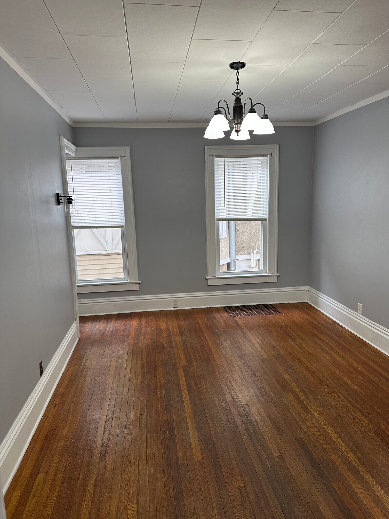 Family Room - 144 Chapin St