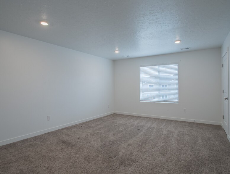 Building Photo - 3761 S Gold Bank Dr