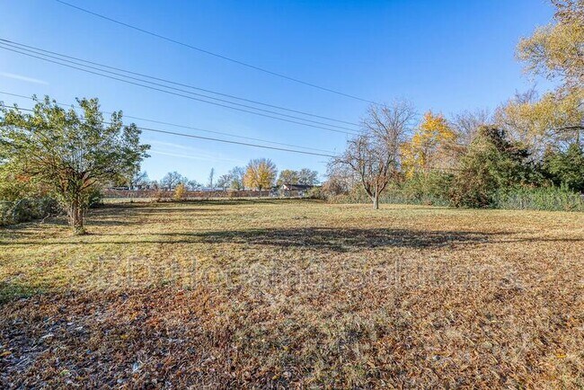 Building Photo - 4811 Martha Truman Rd