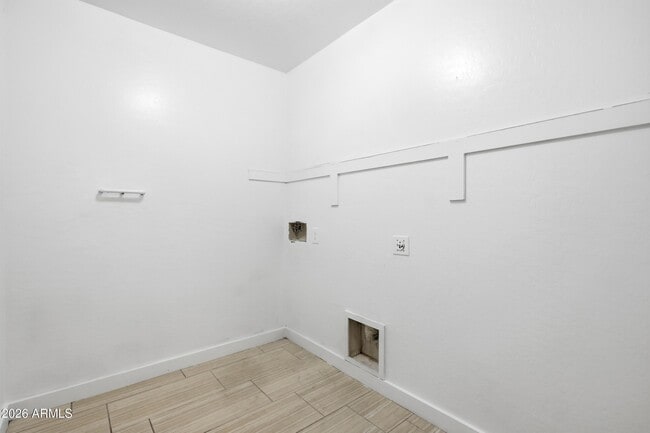 Building Photo - 1537 E Bowman Dr