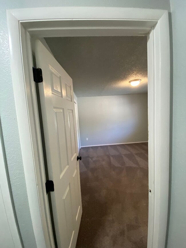 Building Photo - Ready first of June / 3 bedroom 2 bathroom...