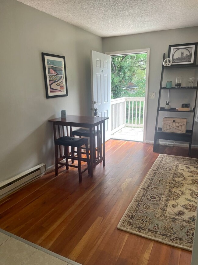 Building Photo - Fabulous 1BR Furnished Duplex