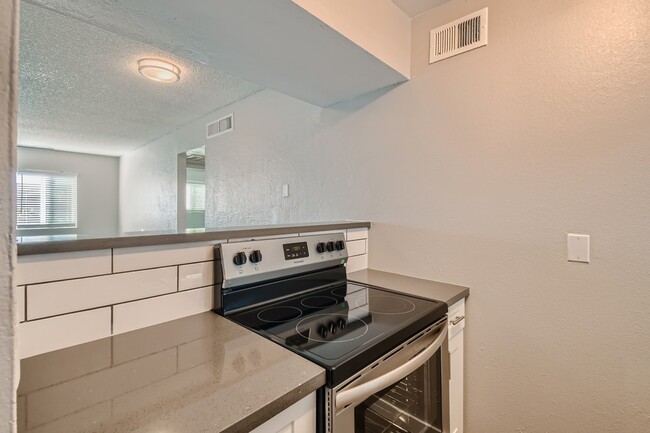 B1 Renovated - 2 Bed 1 Bath - Rise Parkside