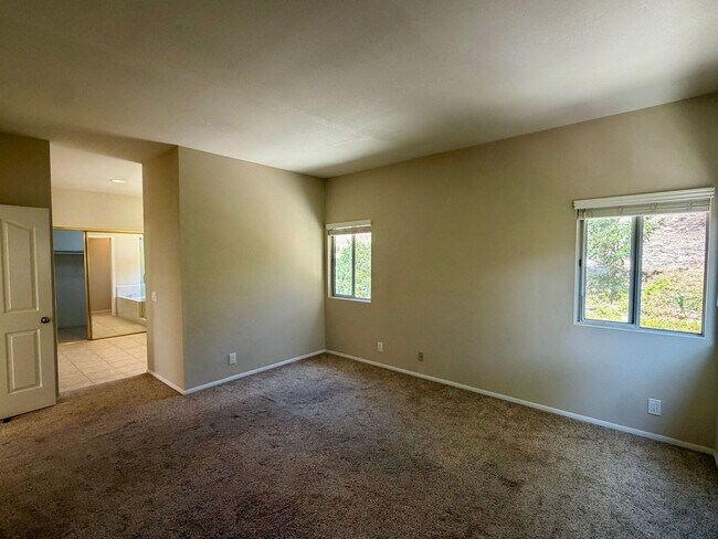 Building Photo - Spacious Five Bedroom in Rancho Del Oro