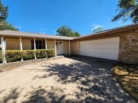 Building Photo - 2210 Newcastle Dr
