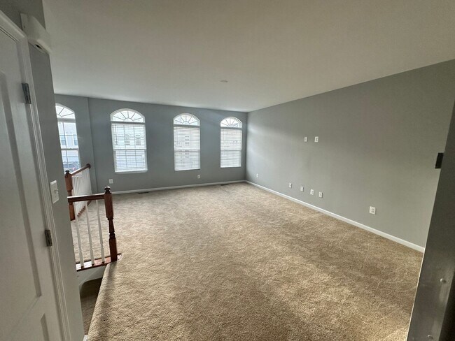 Building Photo - Welcome to Plantation Lakes!