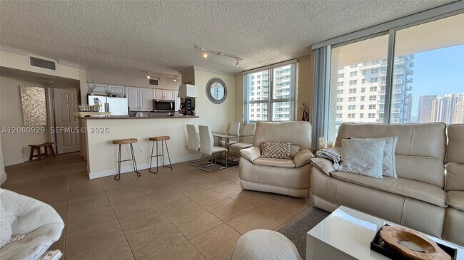 Building Photo - 1155 Brickell Bay Dr