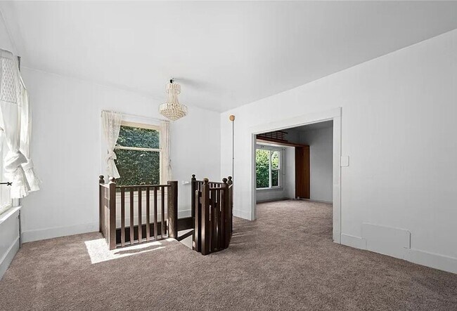 Building Photo - Charming Craftsman Rental in a Prime Bellingham Location