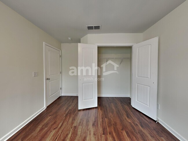 Building Photo - 108 Windyhill St