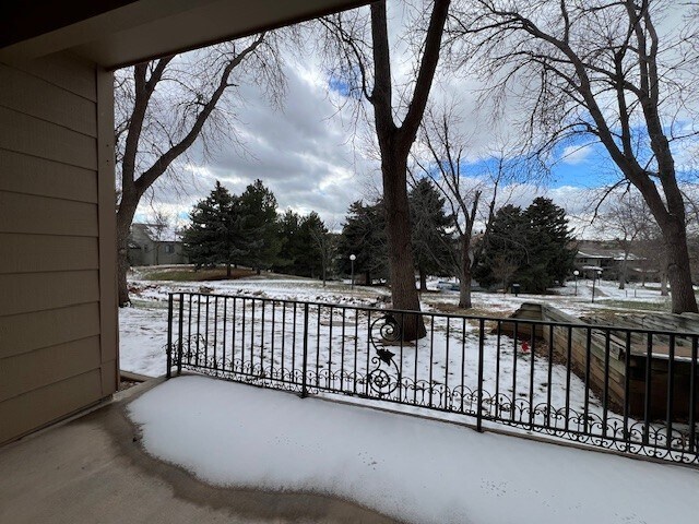 Building Photo - 3951 Fairway Hills Dr