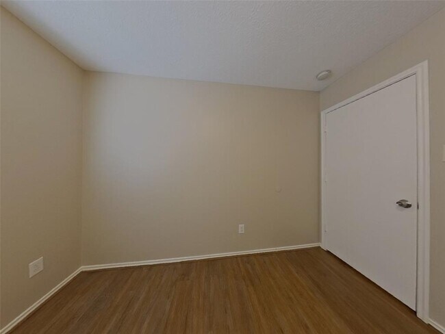Building Photo - 33107 Cottonwood Bend