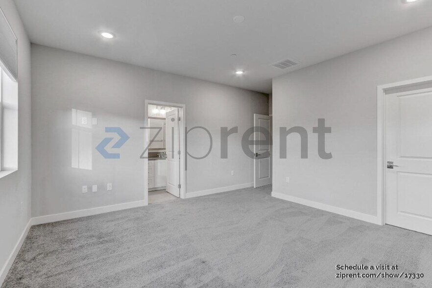 Building Photo - Unit 105