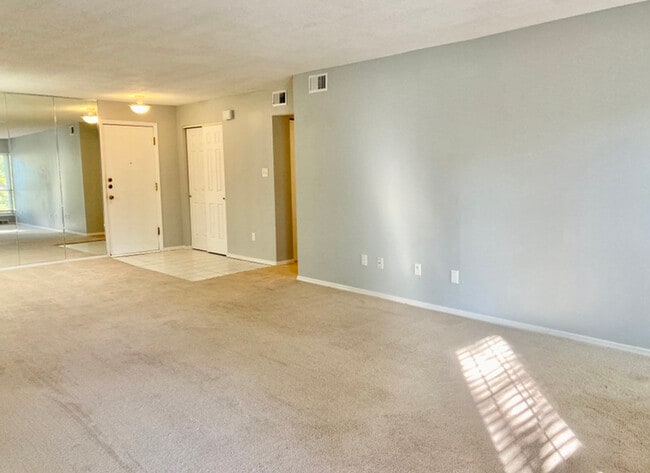 Building Photo - 970 N Spoede Rd