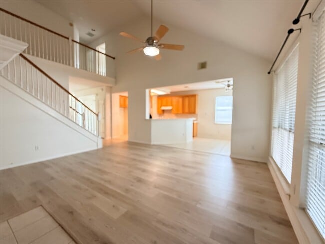 Building Photo - 1528 Mesa Verde Dr