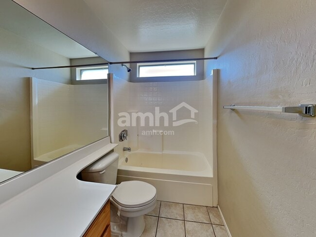 Building Photo - 2132 S Bernard