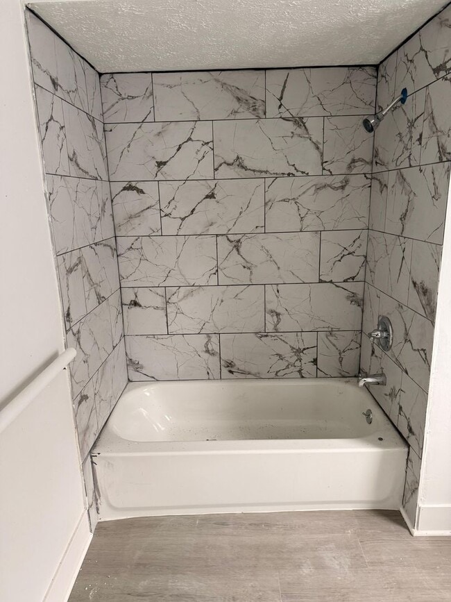 Building Photo - 10814 Hull Ave