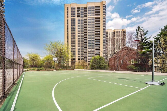 Building Photo - 300 Winston Dr