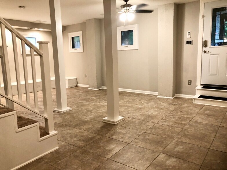 Building Photo - 866 Moreland Ave SE