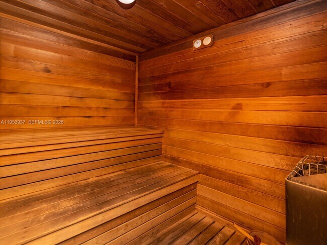 Building Photo - 888 Brickell Key Dr