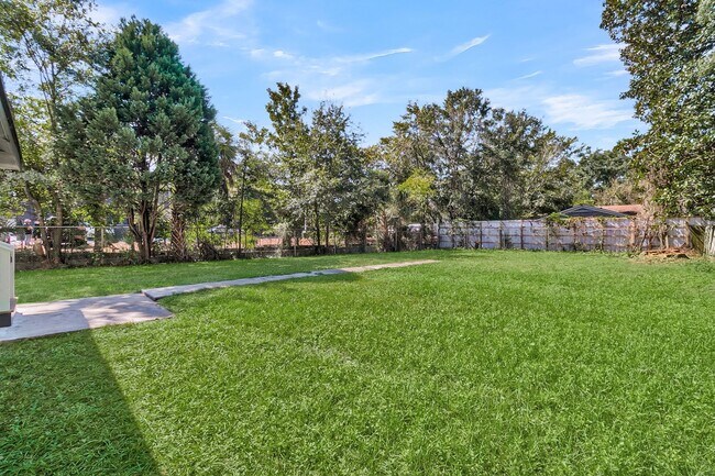 Building Photo - 635 Sequoia St