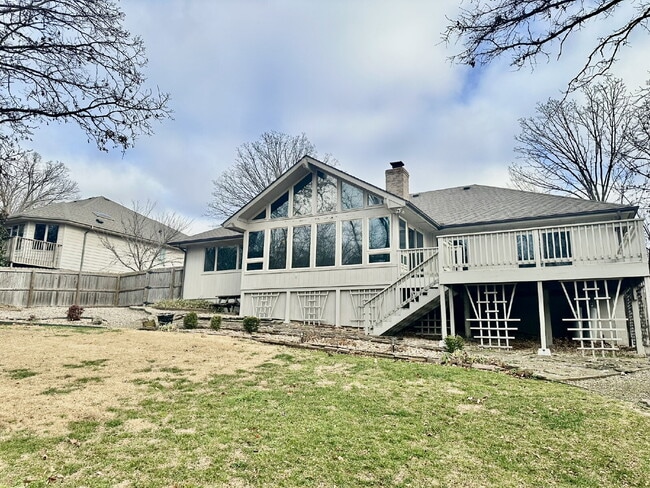 Building Photo - 4 Lois Ln