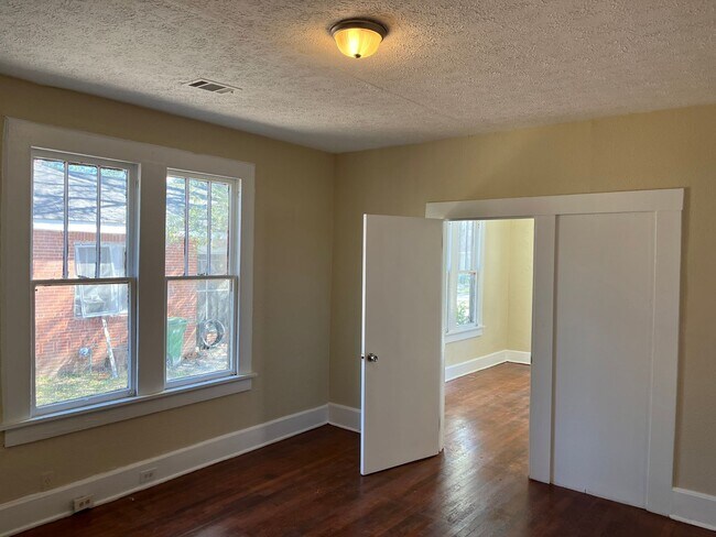 Building Photo - **ON HOLD**Total Electric**4 Bedroom / 2 B...