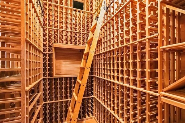 Building Photo - 430 W Wesley Rd NW