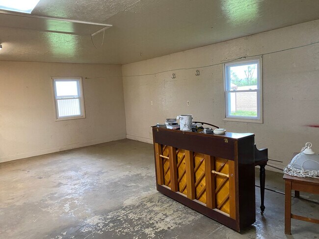 Building Photo - Coming soon! 4 Bedroom Farmhouse for Rent in Shippensburg