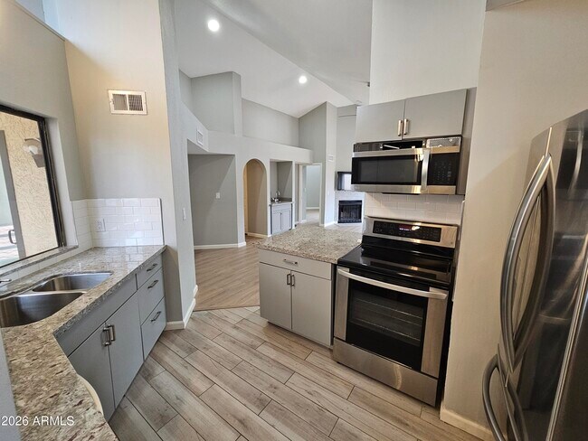 Building Photo - 10301 N 70th St