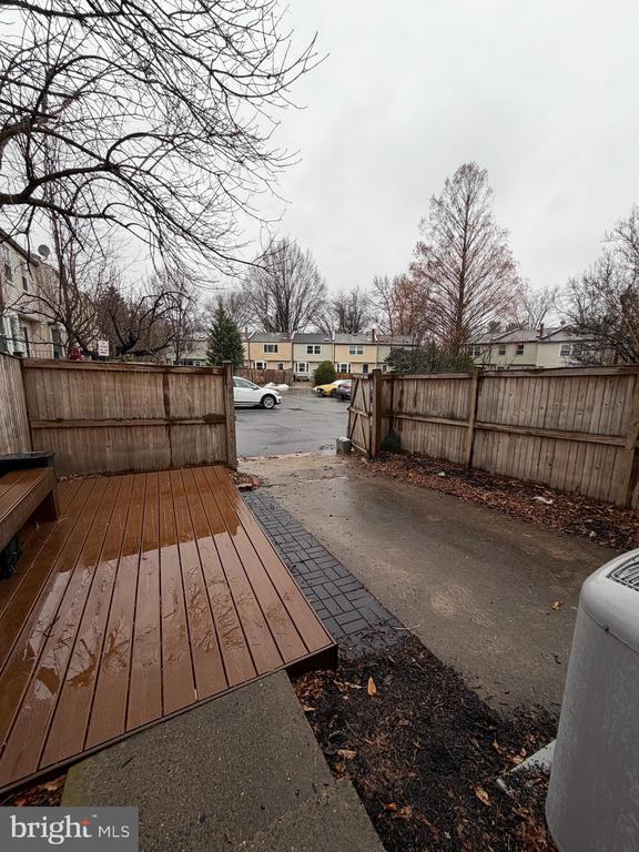 Building Photo - 327 James St