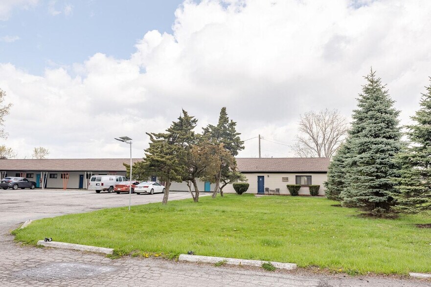 Building Photo - 18732 Dix Toledo Rd