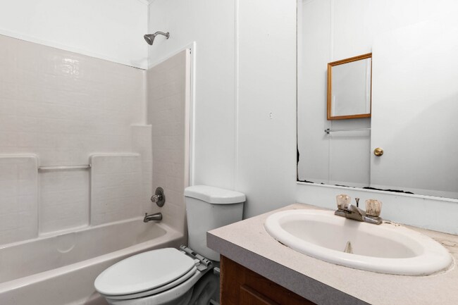 Building Photo - 571 Lindsey Dr